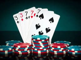 Tampilan modern permainan bingo interaktif di perangkat mobile dengan desain keren